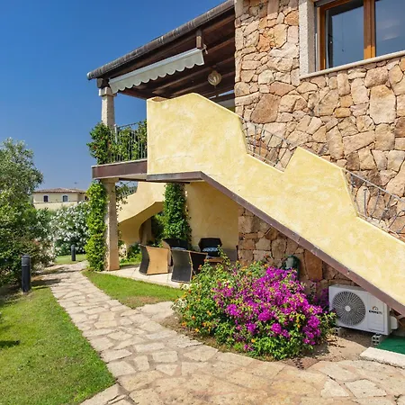 Casa Laura Al Mare Con Piscina أولبيا