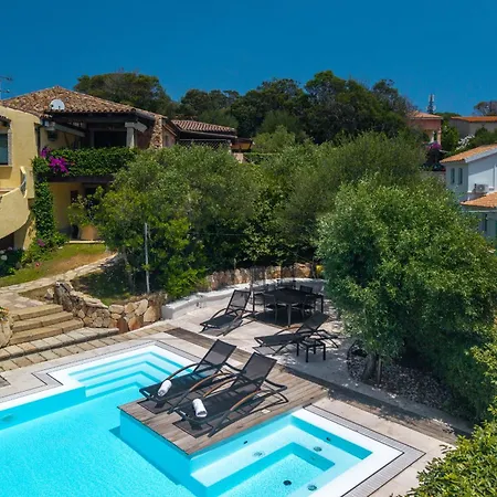 Casa Laura Al Mare Con Piscina أولبيا