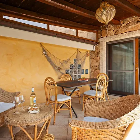 Casa Laura Al Mare Con Piscina Сasa de vacaciones Olbia