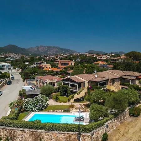 Casa Laura Al Mare Con Piscina أولبيا