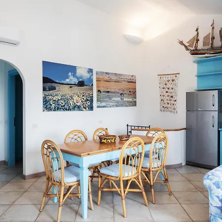 Casa Laura Al Mare Con Piscina Сasa de vacaciones Olbia