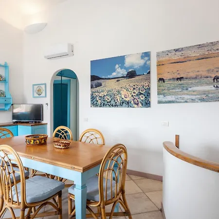 Casa Laura Al Mare Con Piscina Holiday home Olbia