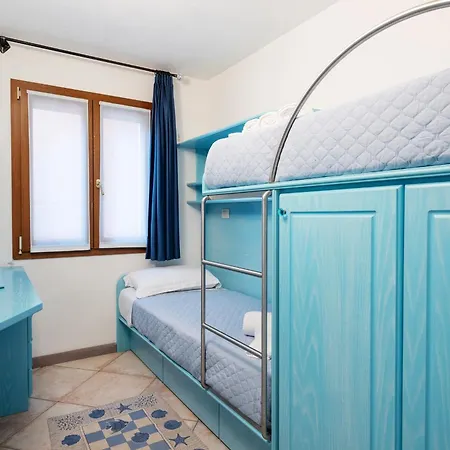 Casa Laura Al Mare Con Piscina Ferienhaus