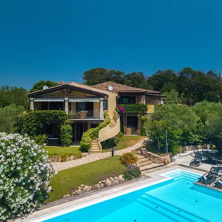 Casa Laura Al Mare Con Piscina Holiday home Olbia