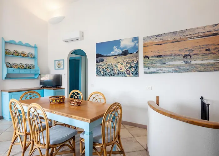 Casa Laura Al Mare Con Piscina Casa vacanze Olbia