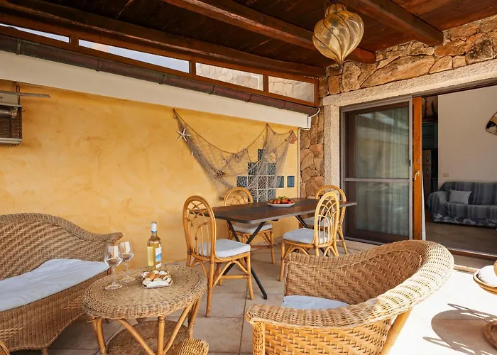 Casa Laura Al Mare Con Piscina Casa vacanze Olbia