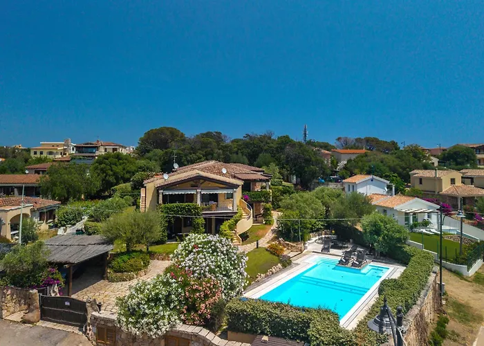 Semesterbostad Casa Laura Al Mare Con Piscina Olbia