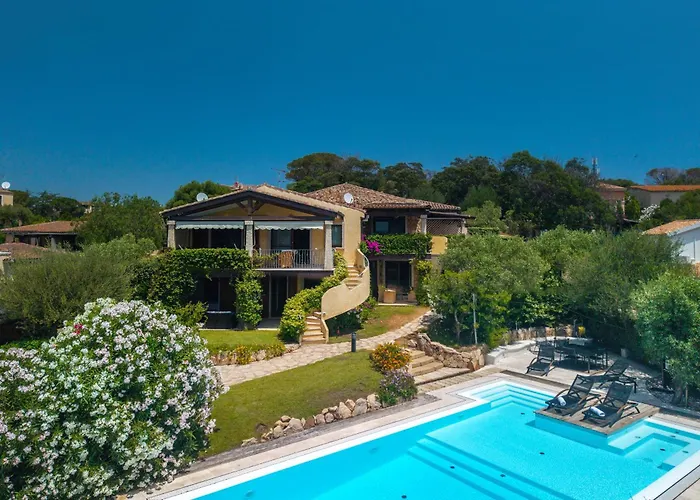 Casa Laura Al Mare Con Piscina Casa vacanze Olbia